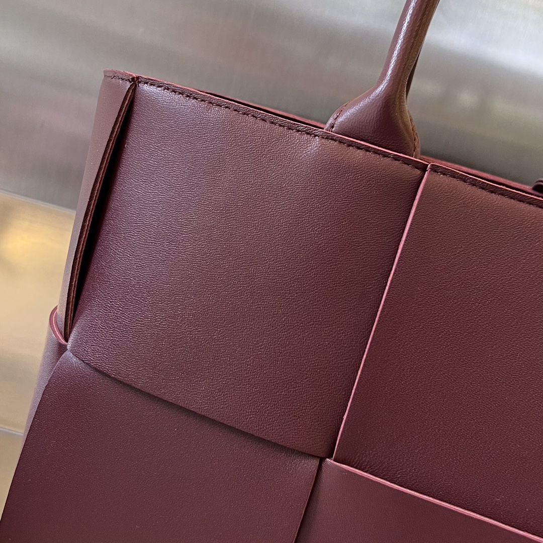 Small Arco Intreccio Leather Tote Bag Bordeaux